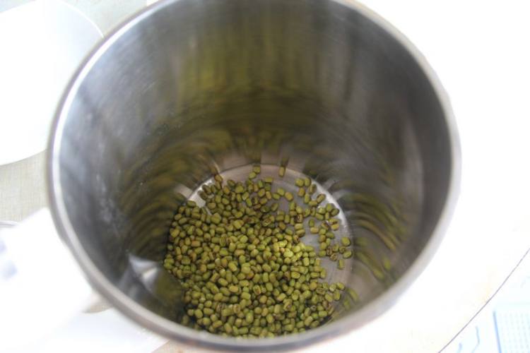 芦笋绿豆汁步骤7