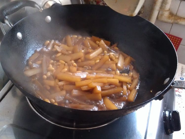 黄豆炒白萝卜步骤8