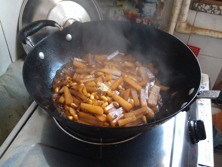 黄豆炒白萝卜步骤9