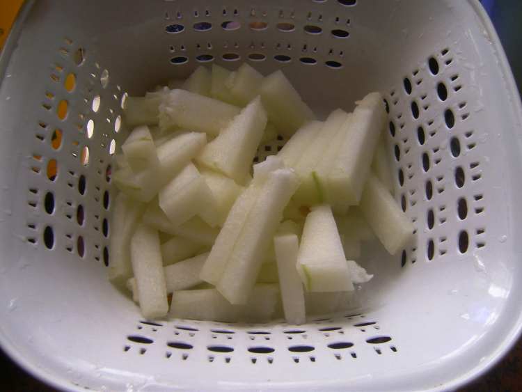 冬瓜鱼骨汤步骤1