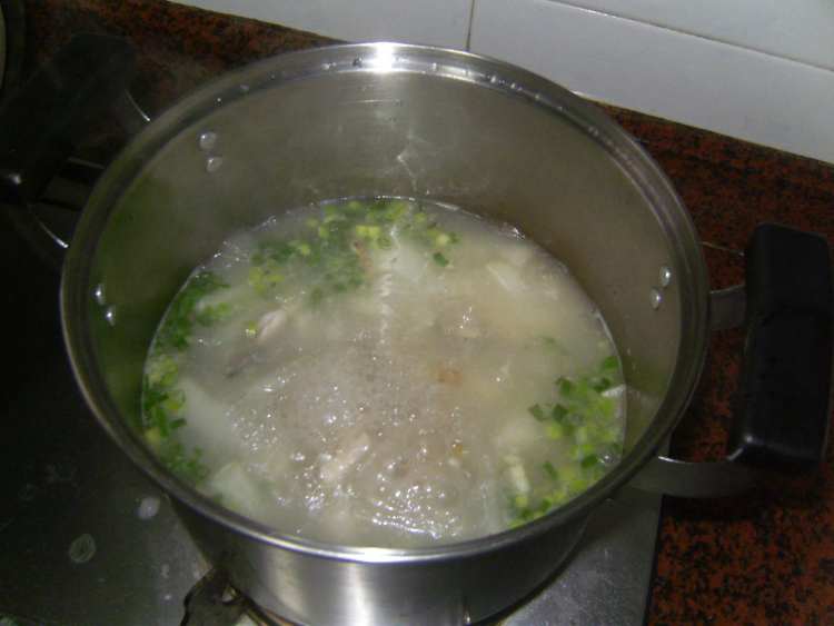 冬瓜鱼骨汤步骤8