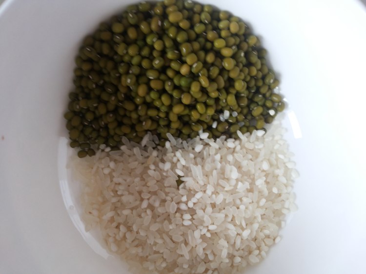 消暑大米绿豆汤步骤1
