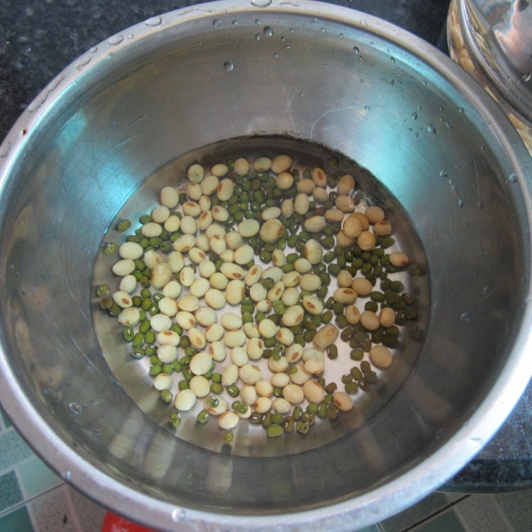 五谷黄豆豆浆步骤2