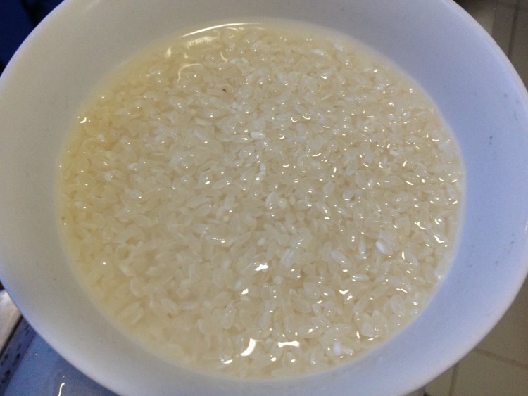丝瓜瑶柱排骨粥步骤1
