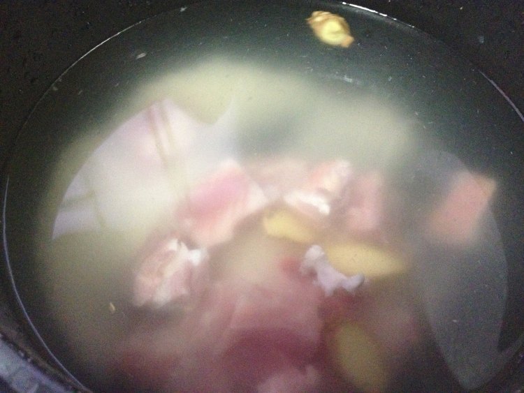 丝瓜瑶柱排骨粥步骤4
