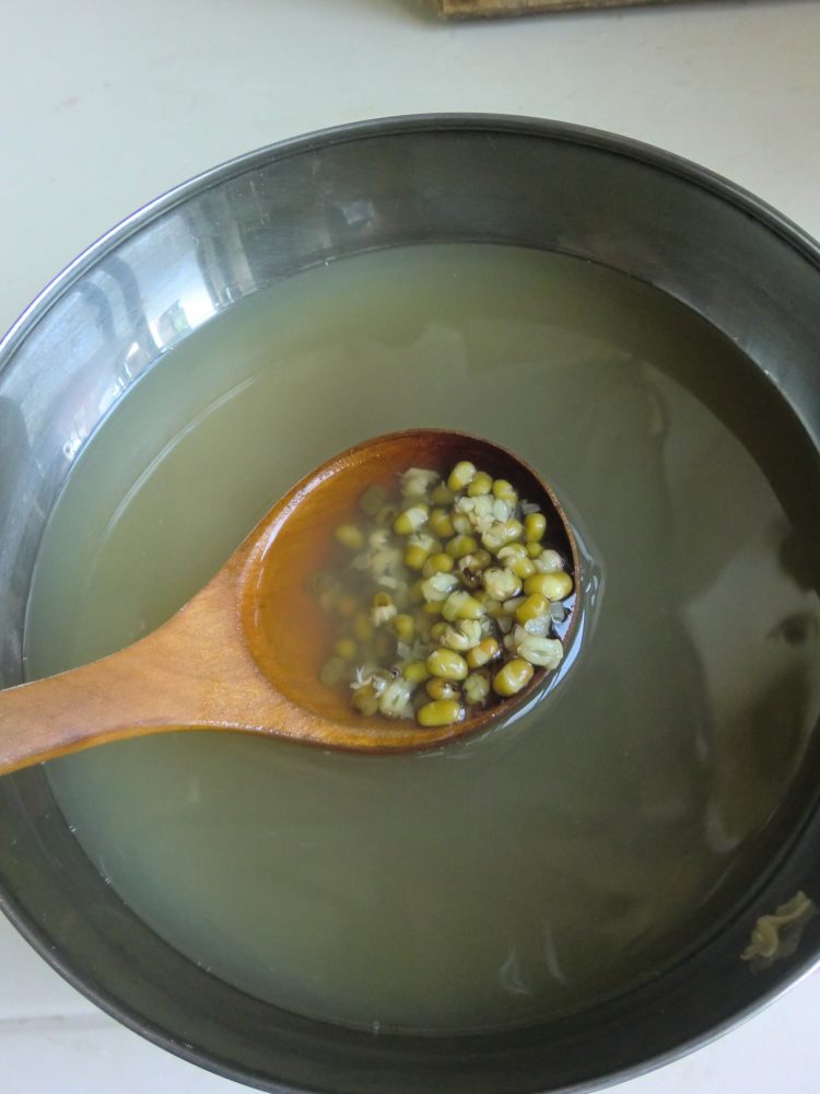 冰爽绿豆沙步骤1