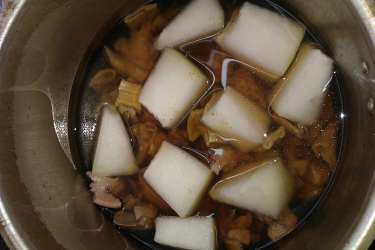 冬瓜笋干鸭肉汤步骤8