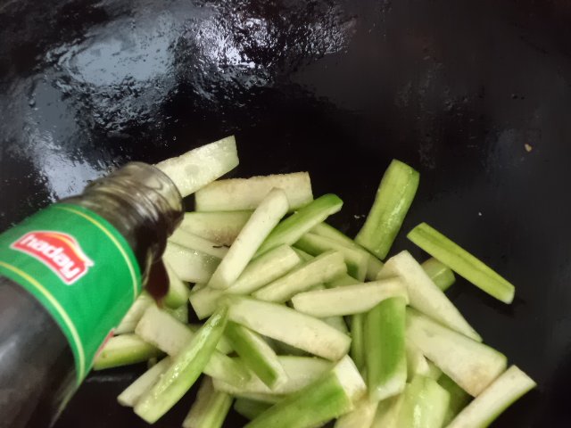 丝瓜胡萝卜步骤5