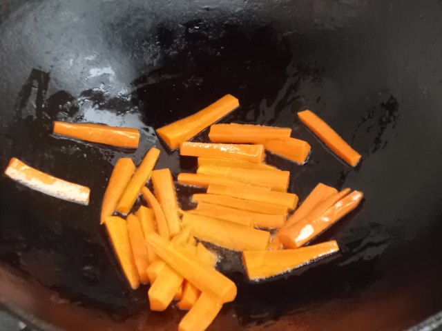 丝瓜胡萝卜步骤3