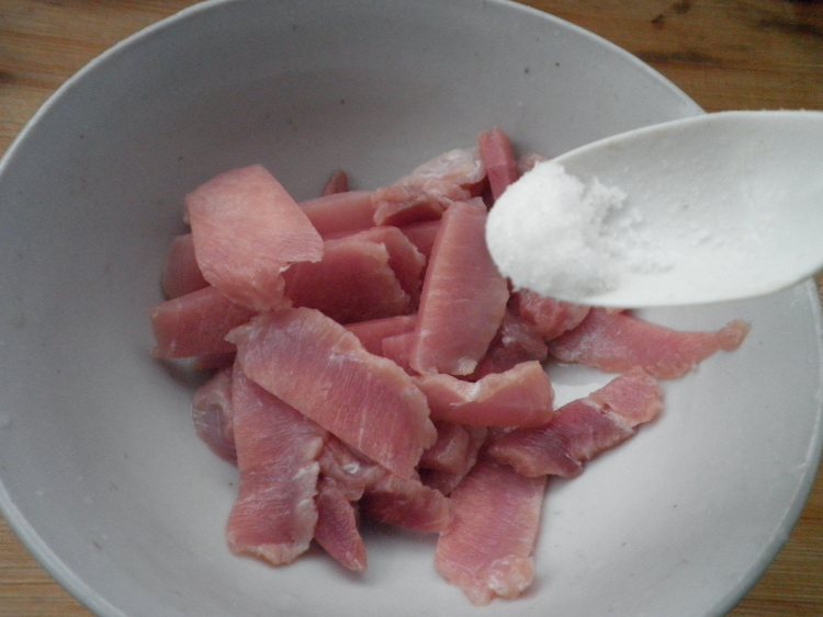 紫菜丝瓜肉片汤步骤4