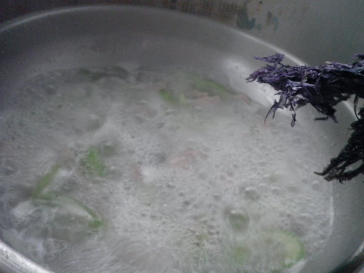 紫菜丝瓜肉片汤步骤12