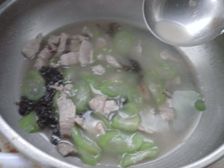紫菜丝瓜肉片汤步骤13