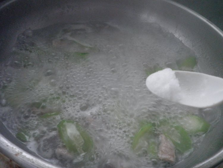 紫菜丝瓜肉片汤步骤11
