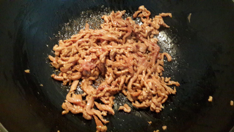 香菜炒肉丝步骤3