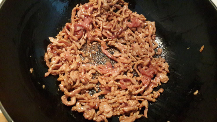 香菜炒肉丝步骤2