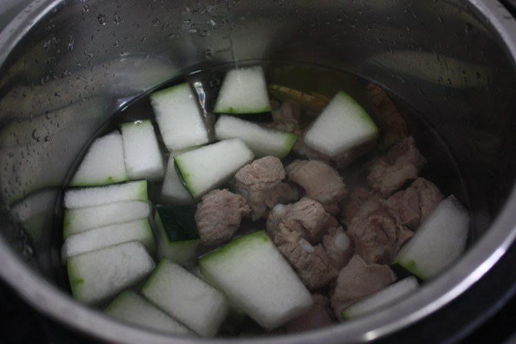 绿豆冬瓜排骨汤步骤8