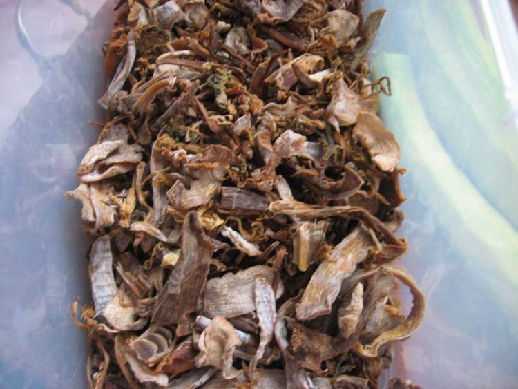 笋干丝瓜番茄汤步骤1