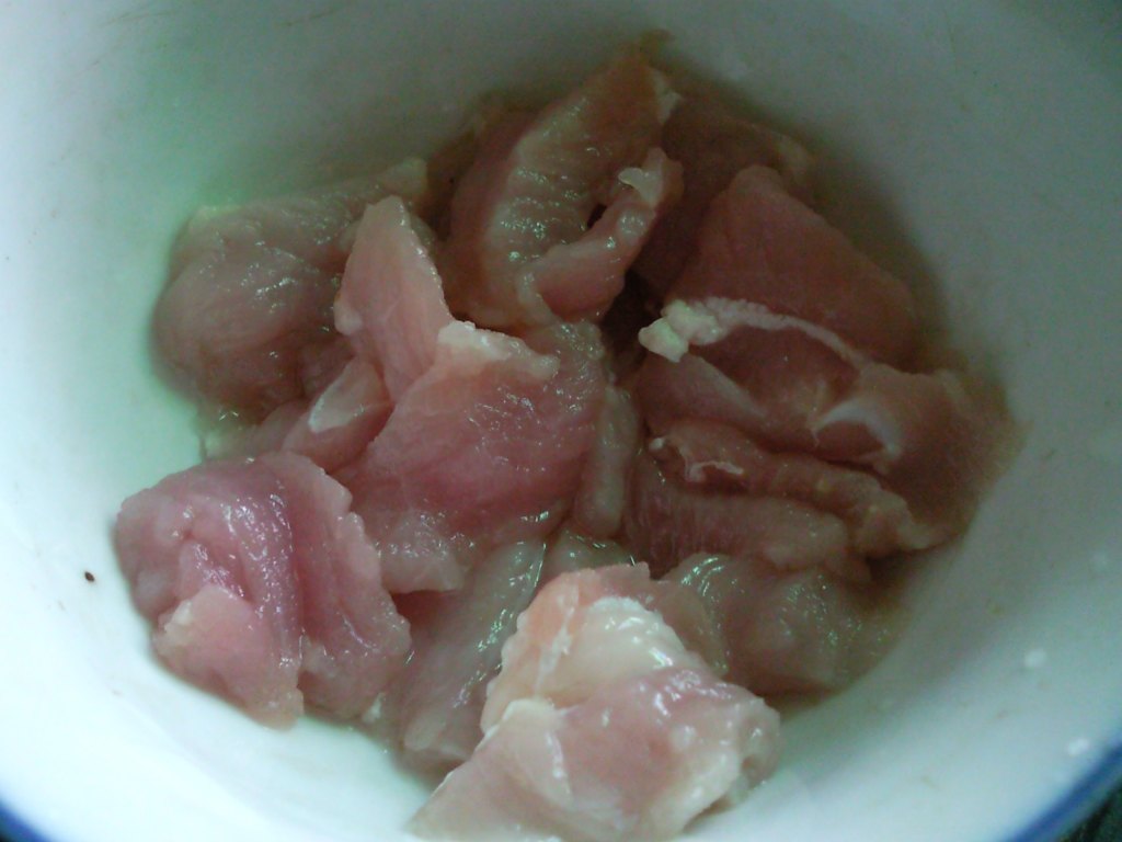 丝瓜木耳炒肉片步骤3
