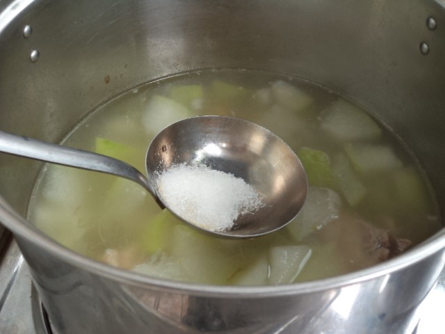 冬瓜排骨粉丝汤步骤7