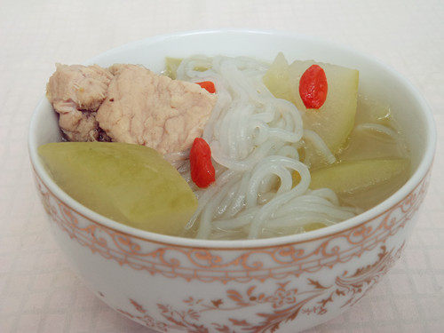 冬瓜排骨粉丝汤步骤8