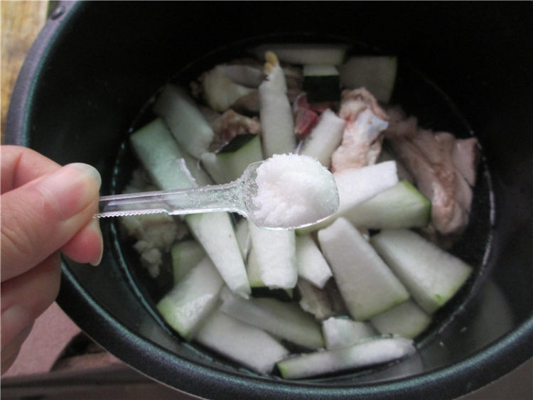 冬瓜黄豆龙骨汤步骤5