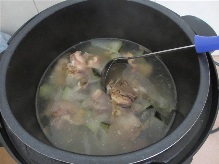 冬瓜黄豆龙骨汤步骤7