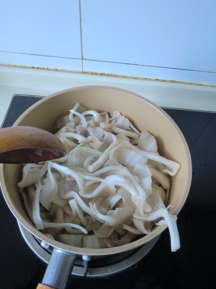 蘑菇玉米冬瓜汤步骤5