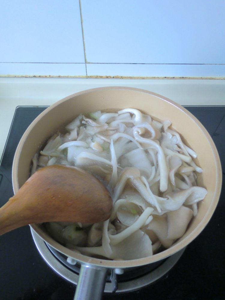蘑菇玉米冬瓜汤步骤6