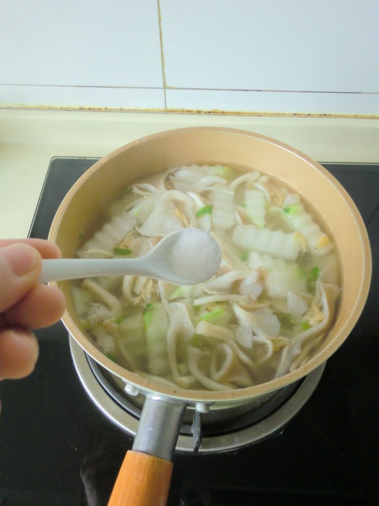 蘑菇玉米冬瓜汤步骤8