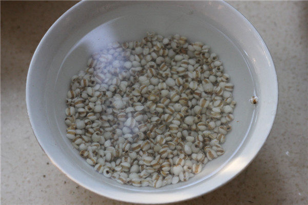 薏米绿豆粥步骤1