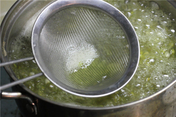 薏米绿豆粥步骤5