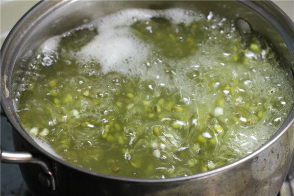 薏米绿豆粥步骤4