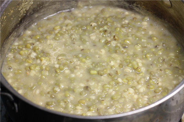薏米绿豆粥步骤8