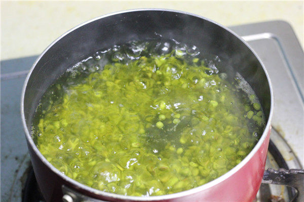 绿豆金银花汤步骤5