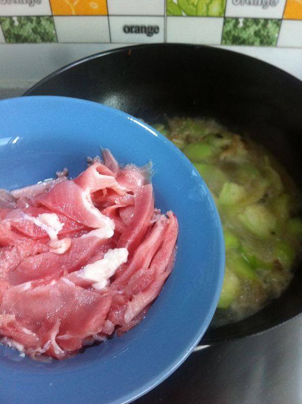 肉片丝瓜汤步骤5