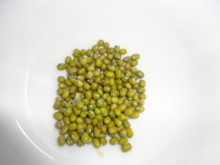 冰糖银耳莲子绿豆汤步骤5