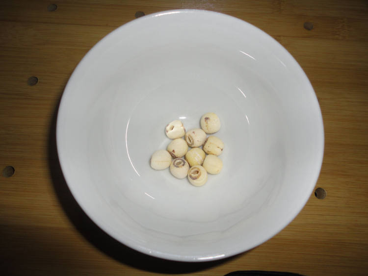 冰糖银耳莲子绿豆汤步骤6