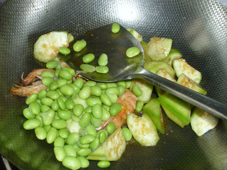 丝瓜毛豆炒鲜虾步骤5