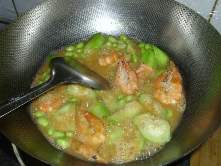 丝瓜毛豆炒鲜虾步骤7