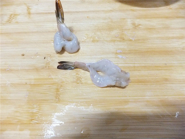 鲜虾丝瓜盅步骤3