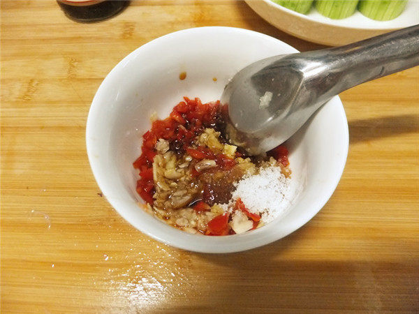 鲜虾丝瓜盅步骤8