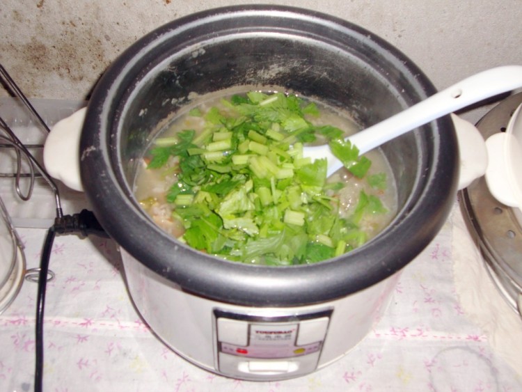 绿豆芹菜豆干粥步骤6