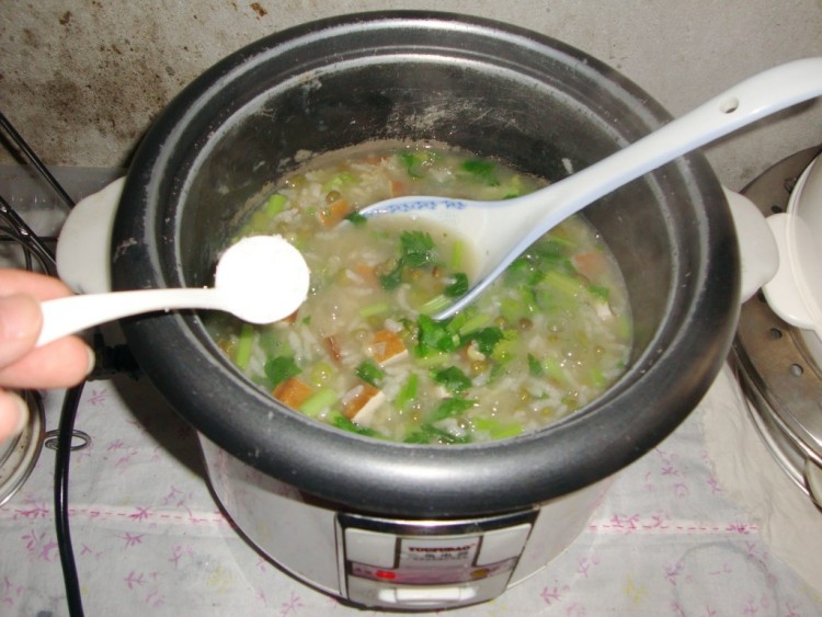绿豆芹菜豆干粥步骤7