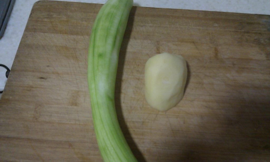 丝瓜土豆步骤1