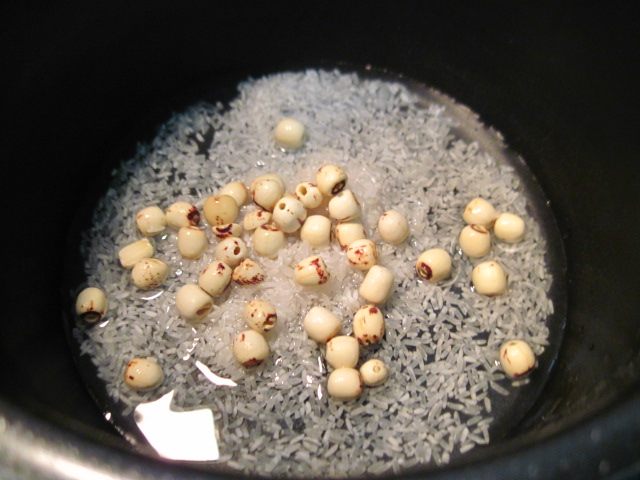 莲子绿豆粥步骤5