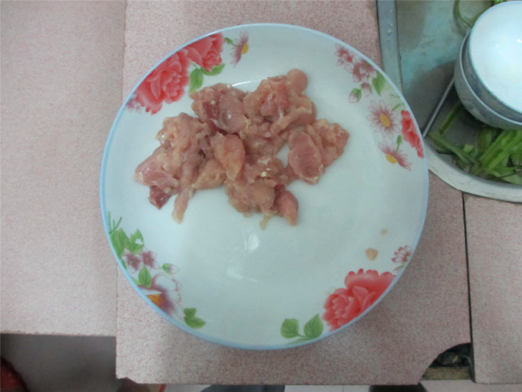 丝瓜瘦肉汤步骤2