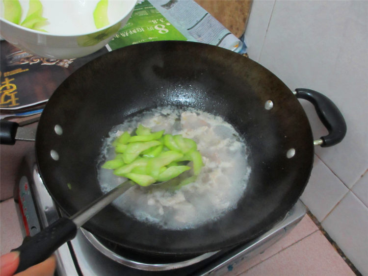 丝瓜瘦肉汤步骤10