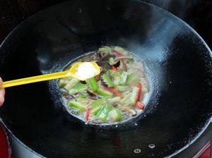 香菇烧丝瓜步骤7