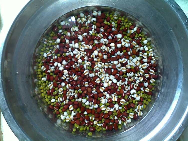 红豆薏米绿豆饮步骤2