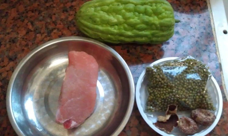 凉瓜绿豆瘦肉汤步骤1
